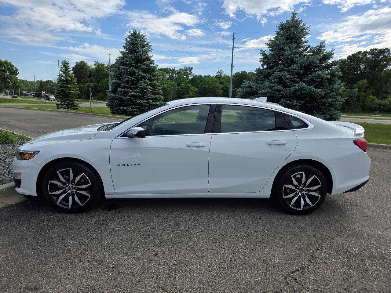 Used 2025 Chevrolet Malibu RS FWD image 6