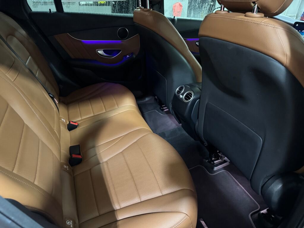 Used 2021 Mercedes-Benz GLC 300 4MATIC image 21