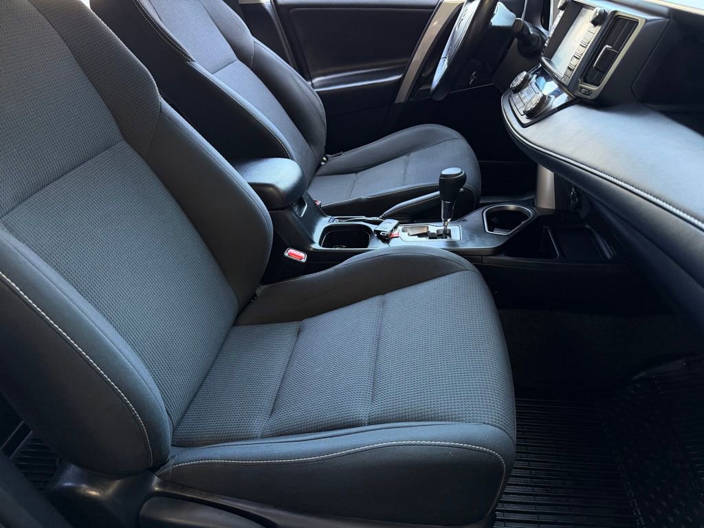 Used 2018 Toyota RAV4 XLE AWD/4WD image 22