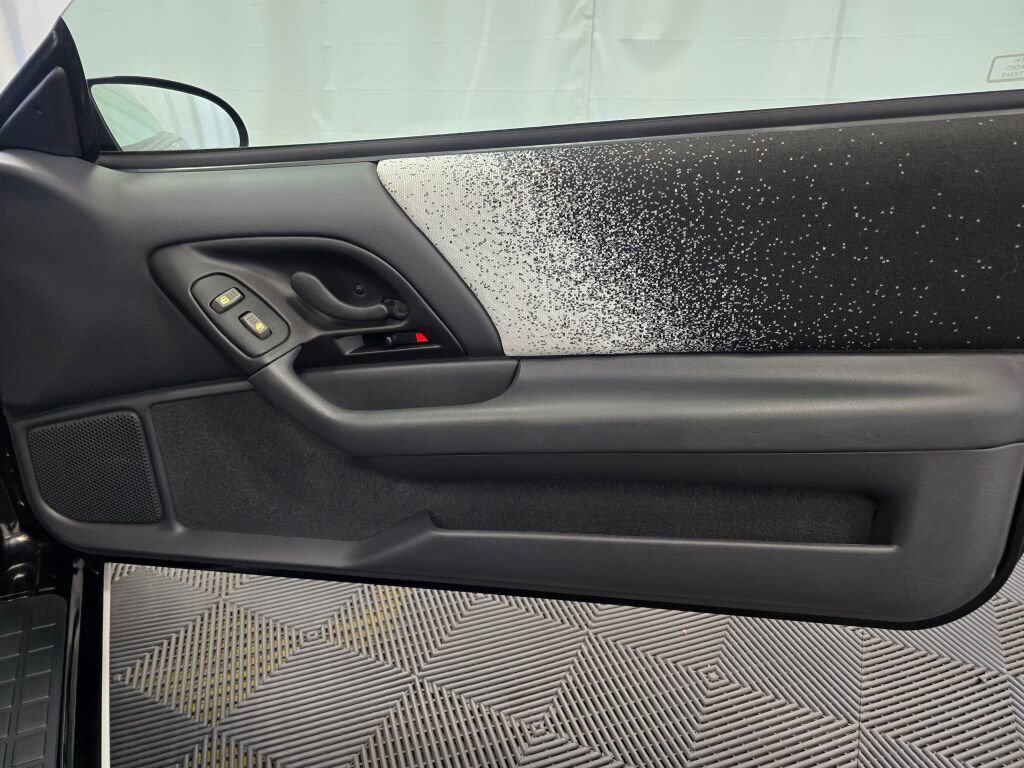 Used 1993 Chevrolet Camaro Z28 image 90