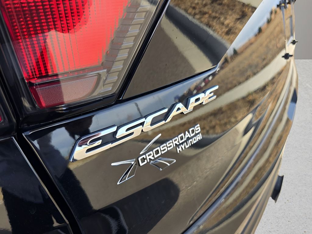 Used 2017 Ford Escape Titanium image 10