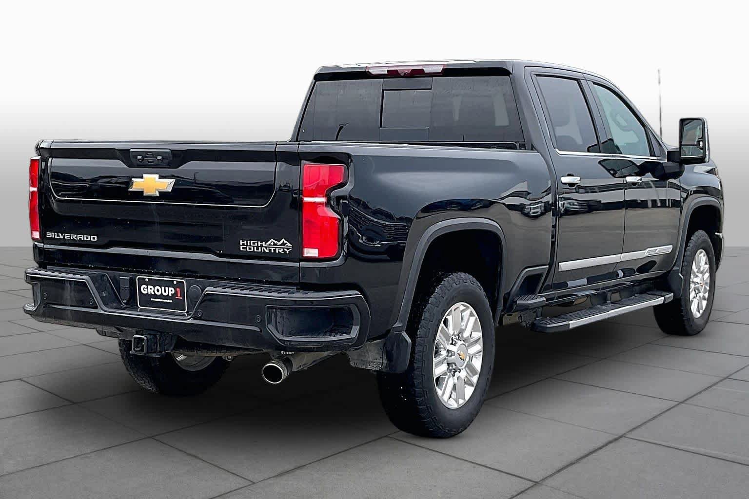 Used 2024 Chevrolet Silverado 2500 High Country w/ Technology Package AWD/4WD image 13