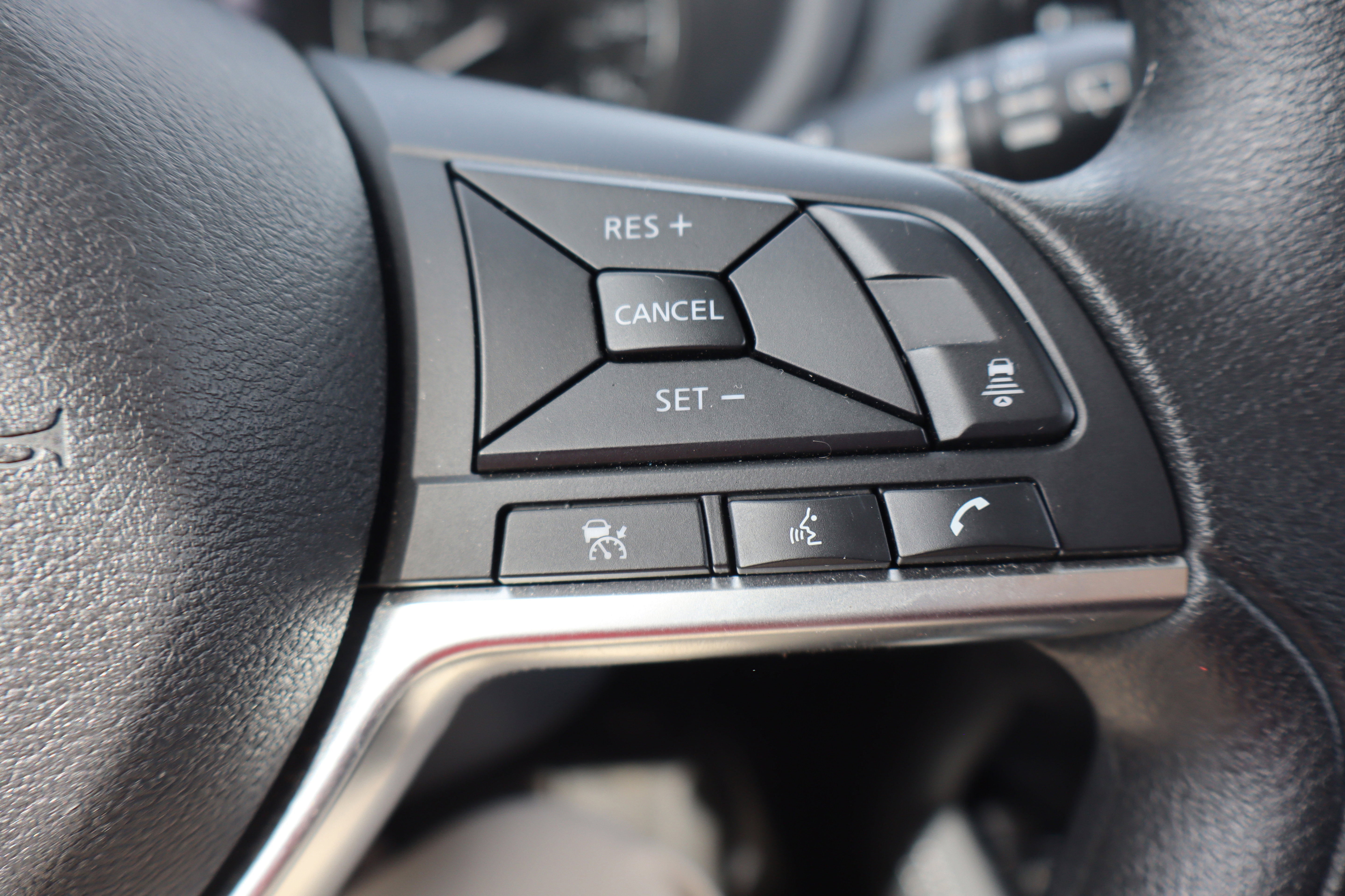 Used 2023 Nissan Kicks SV w/ Interior Electronics Package FWD image 17