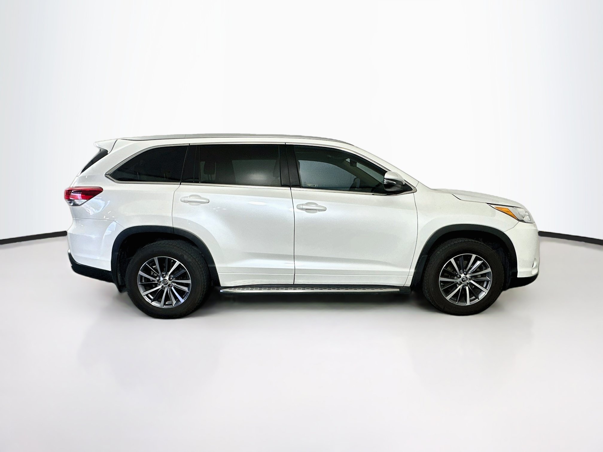 Used 2018 Toyota Highlander XLE FWD image 10