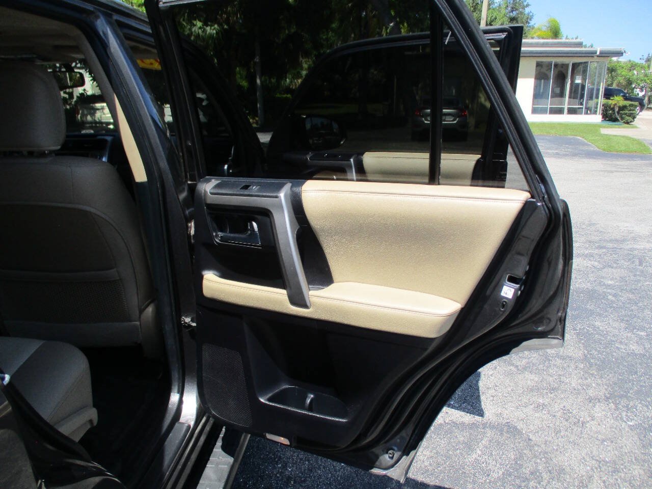 Used 2015 Toyota 4Runner SR5 Premium RWD image 28