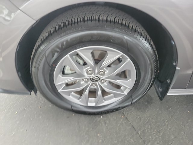 Used 2022 Toyota Sienna XLE w/ XLE Plus Package FWD image 31