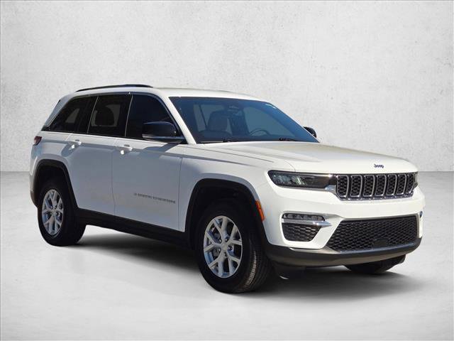 Used 2023 Jeep Grand Cherokee Limited image 3