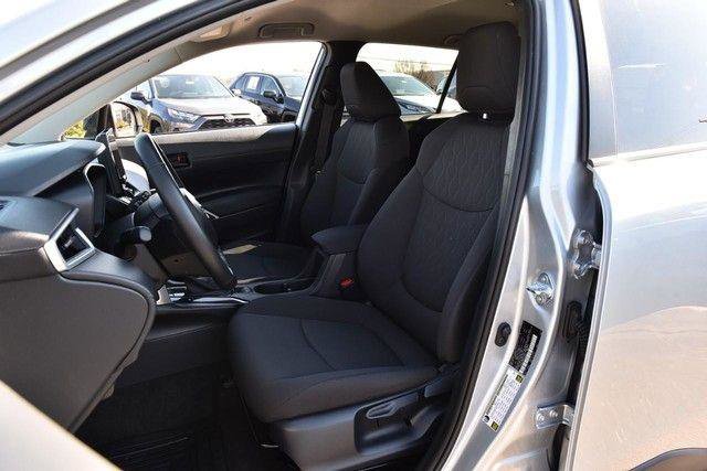 Used 2025 Toyota Corolla Cross LE image 19