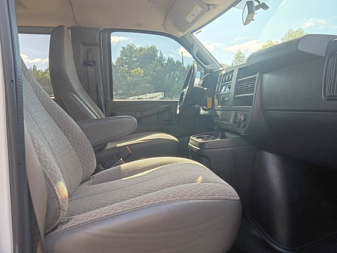 Used 2019 Chevrolet Express 3500 LS RWD image 15