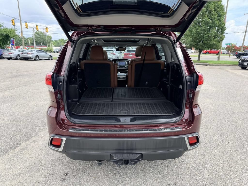 Used 2018 Toyota Highlander Limited Platinum AWD/4WD image 16