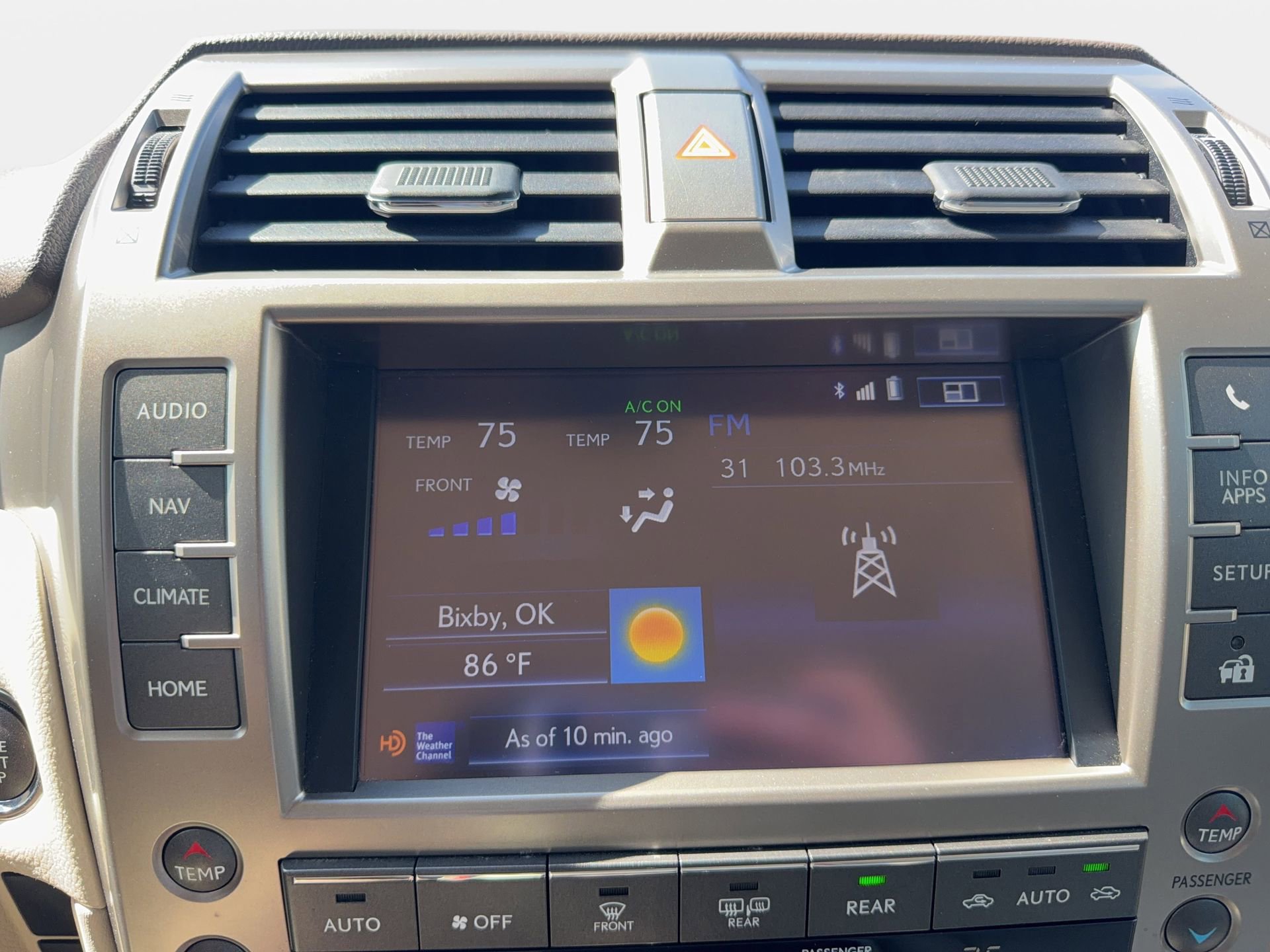 Used 2014 Lexus GX 460 w/ Premium Package AWD/4WD image 20