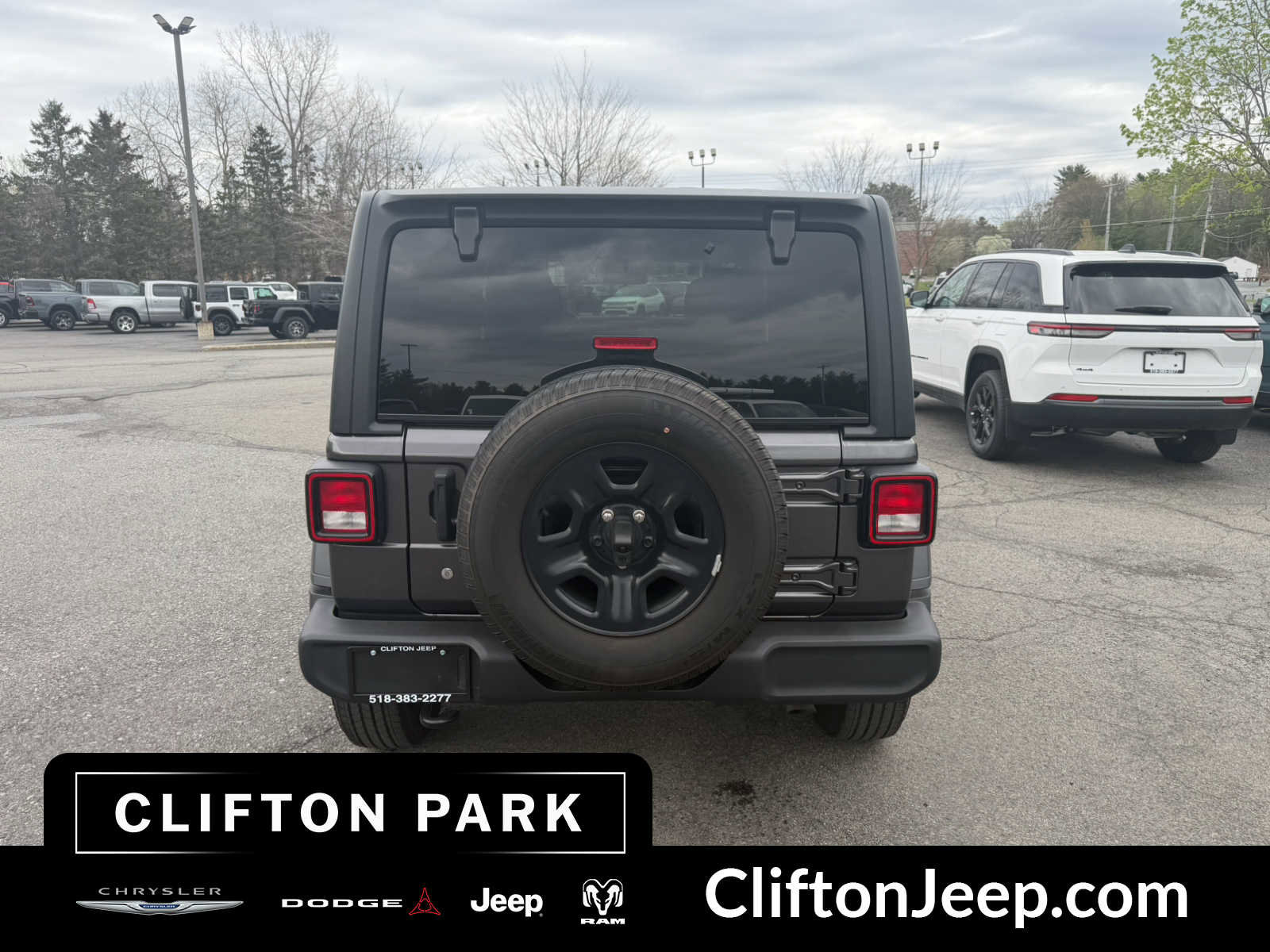 Used 2022 Jeep Wrangler Unlimited Sport AWD/4WD image 5