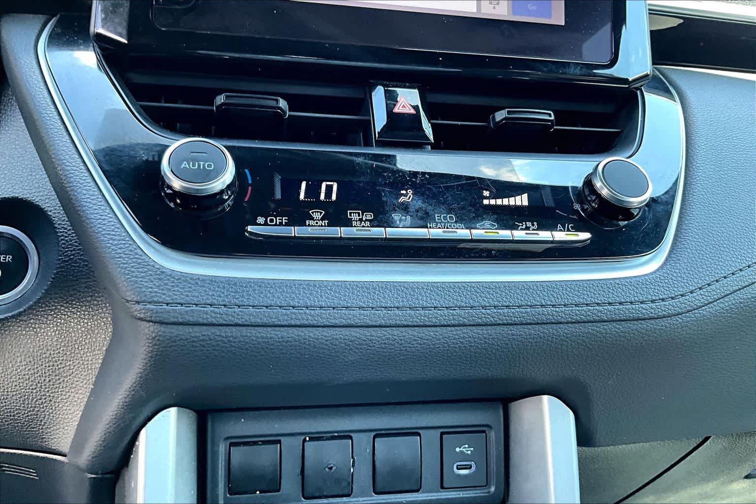 Used 2023 Toyota Corolla Cross AWD Hybrid image 34