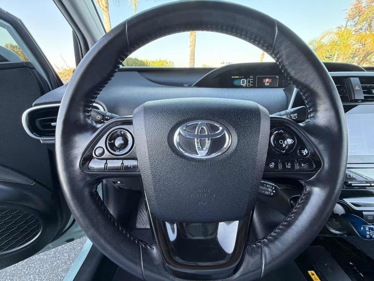 Used 2022 Toyota Prius XLE FWD image 23