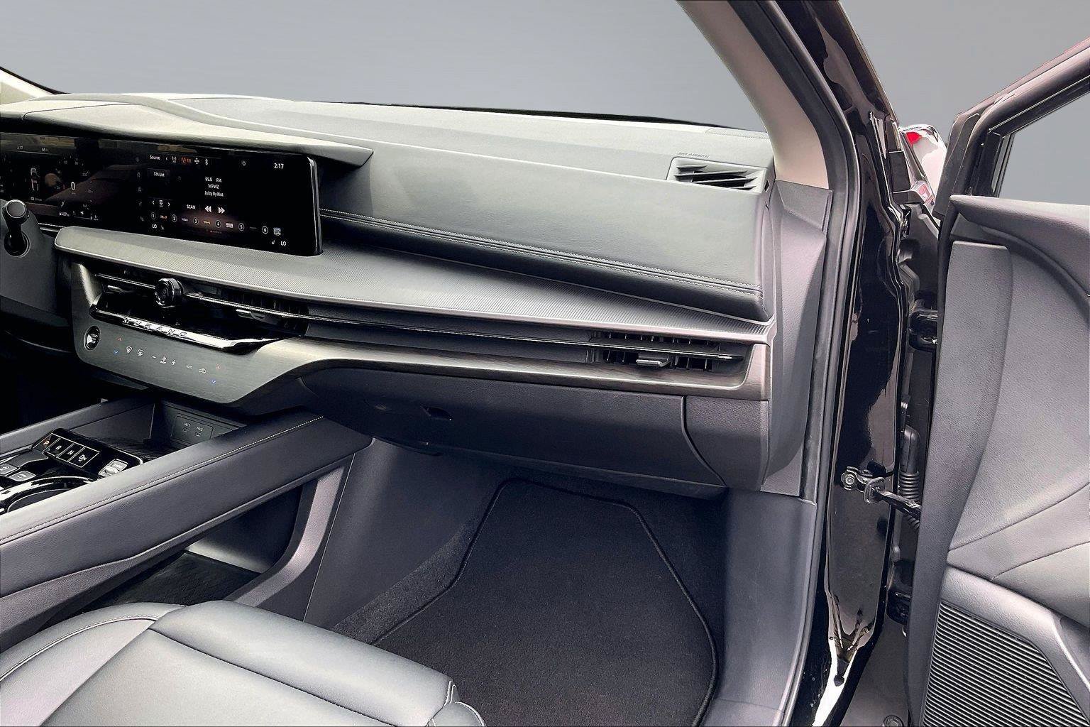 Certified 2025 Nissan Murano SV FWD image 18