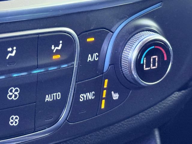 Used 2020 Chevrolet Traverse LT FWD image 30