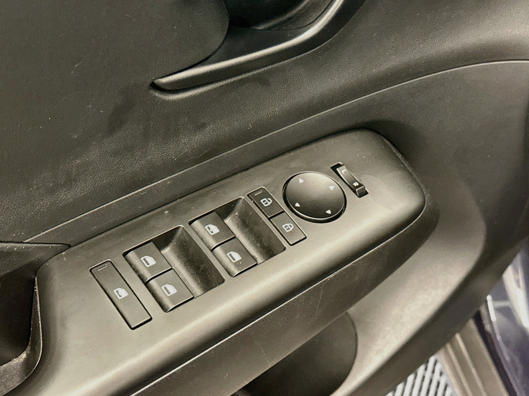 Used 2025 Hyundai Kona SEL AWD/4WD image 15