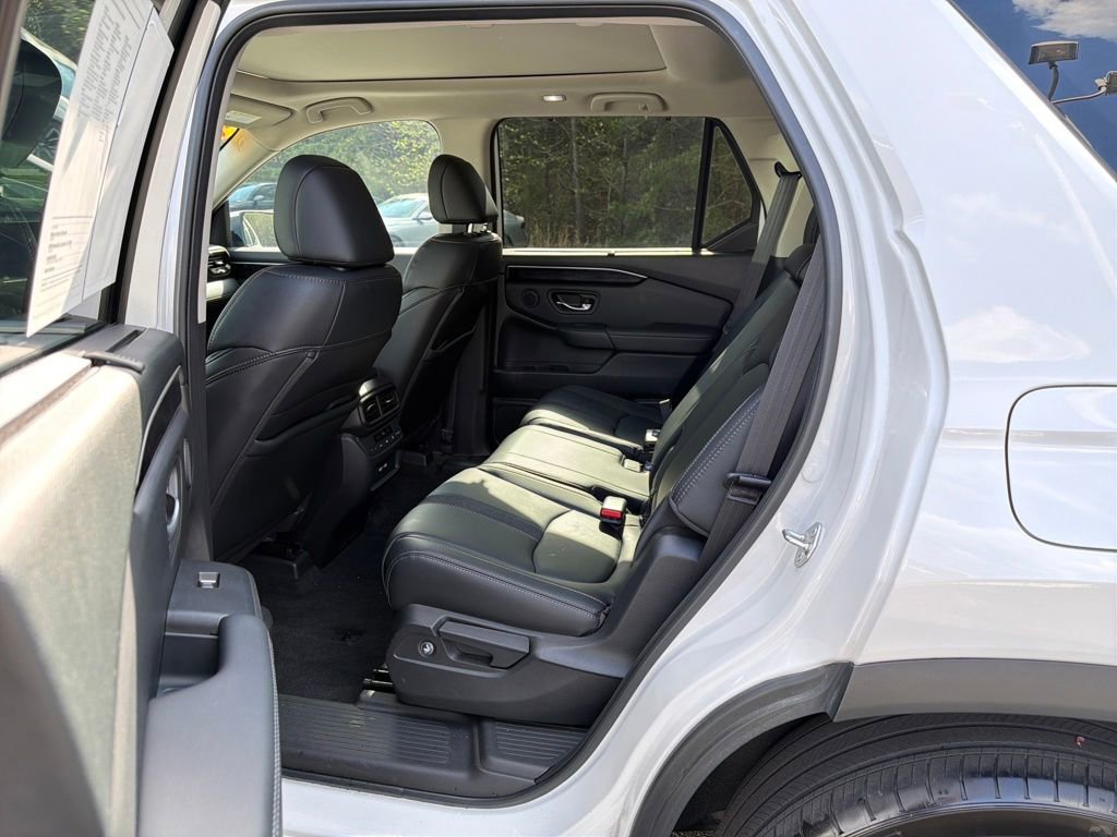 Used 2023 Honda Pilot Touring image 29