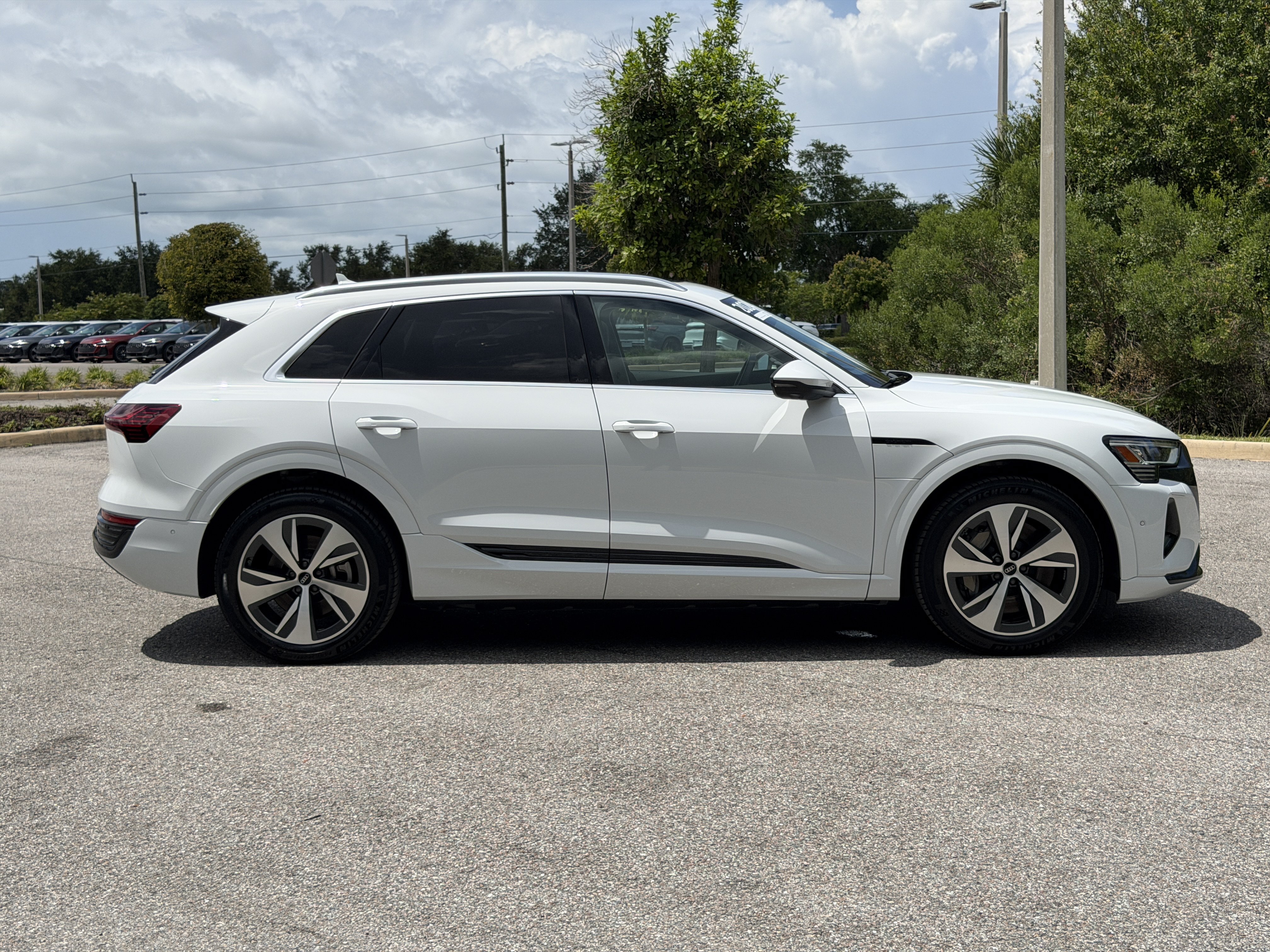 Certified 2024 Audi Q8 e-tron Premium Plus w/ Premium Plus Package AWD/4WD image 8