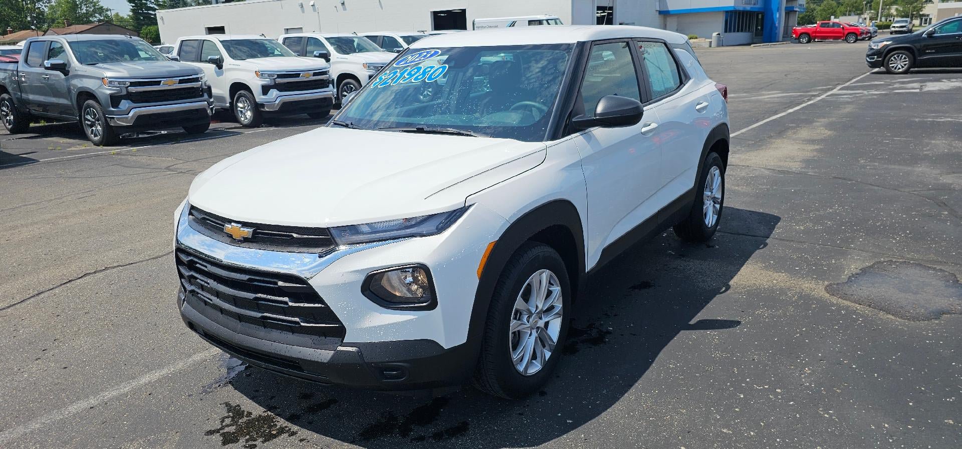 Used 2023 Chevrolet TrailBlazer LS FWD image 3