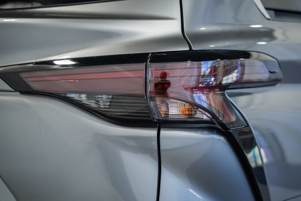 New 2026 Toyota Sienna XLE FWD image 8