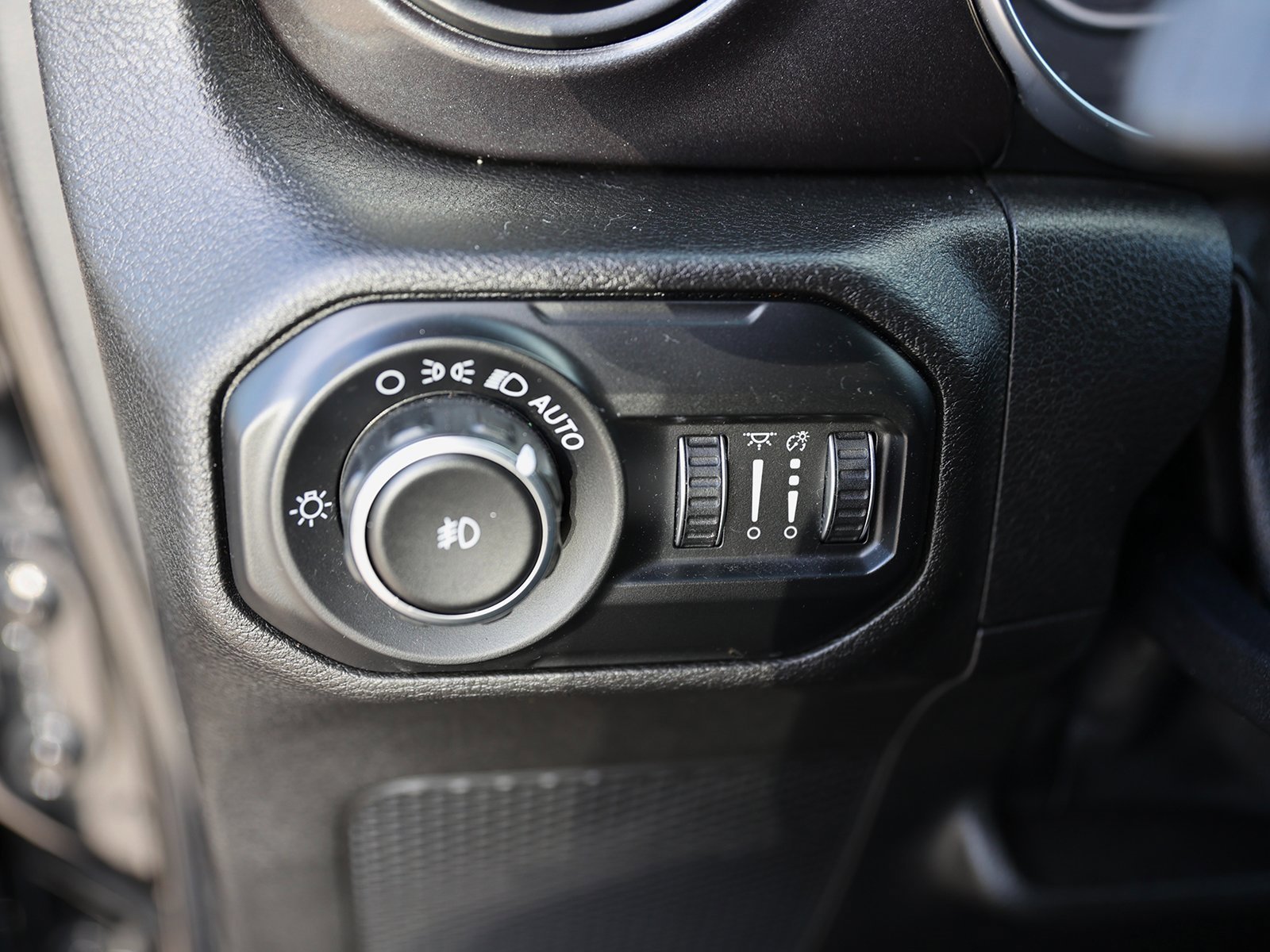 Used 2020 Jeep Wrangler Unlimited Sport image 30