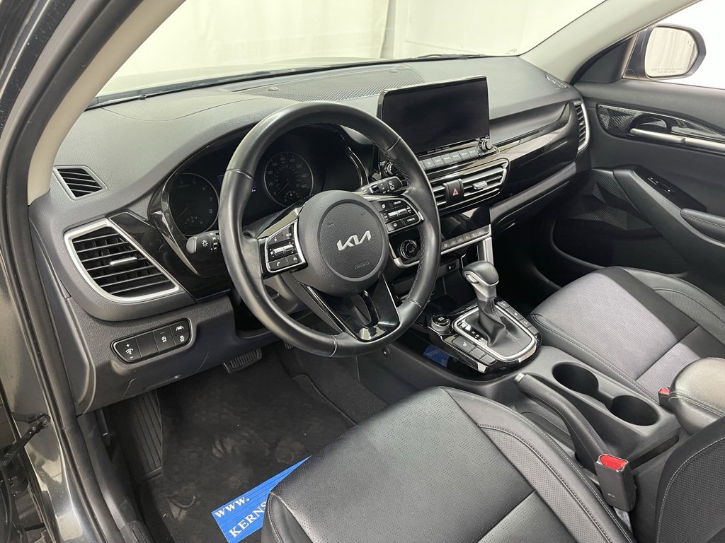 Used 2023 Kia Seltos EX image 19