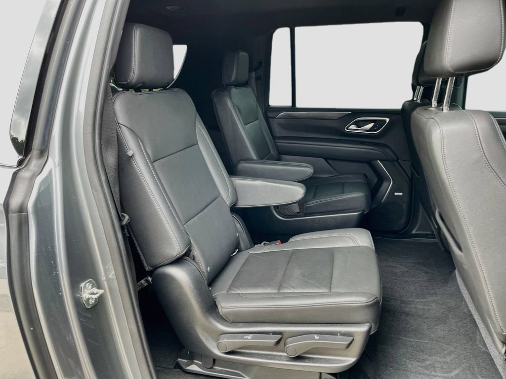 Used 2021 Chevrolet Suburban LT w/ Luxury Package RWD image 34