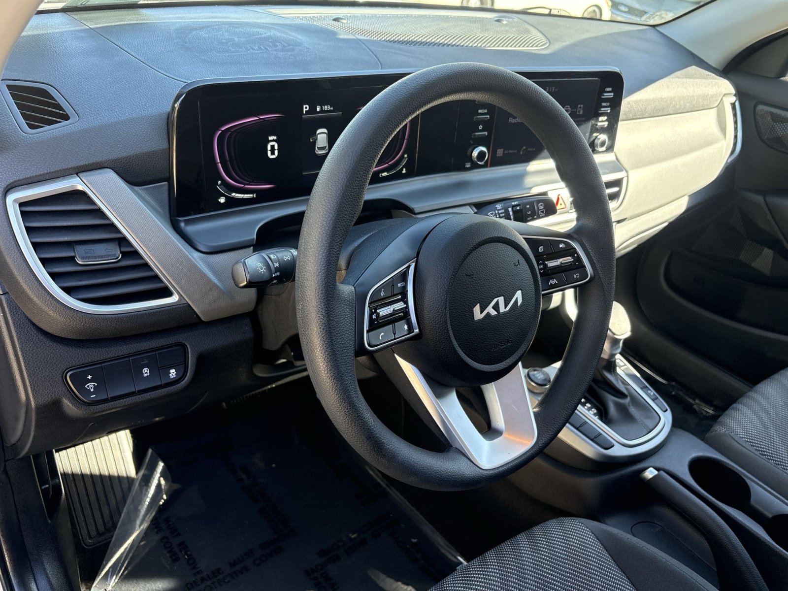 Used 2024 Kia Seltos LX AWD/4WD image 17
