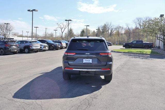 Used 2025 Jeep Grand Cherokee Laredo w/ Luxury Tech Group I AWD/4WD image 6