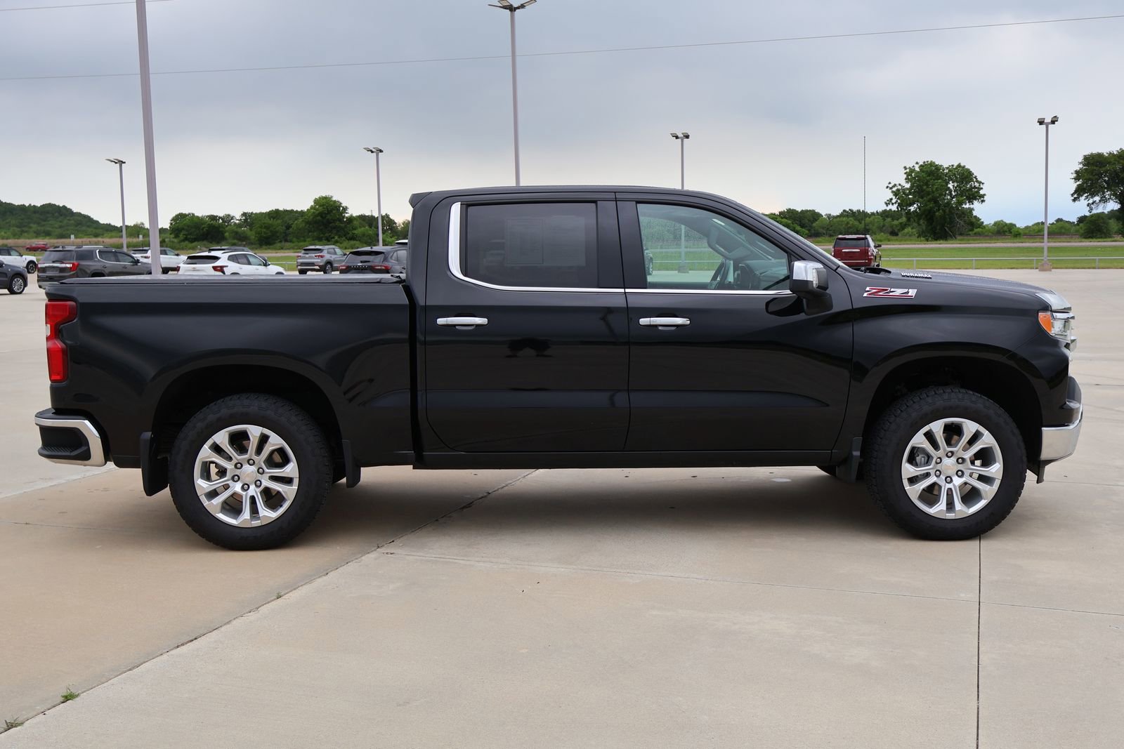 Used 2023 Chevrolet Silverado 1500 LTZ w/ LTZ Premium Package AWD/4WD image 7