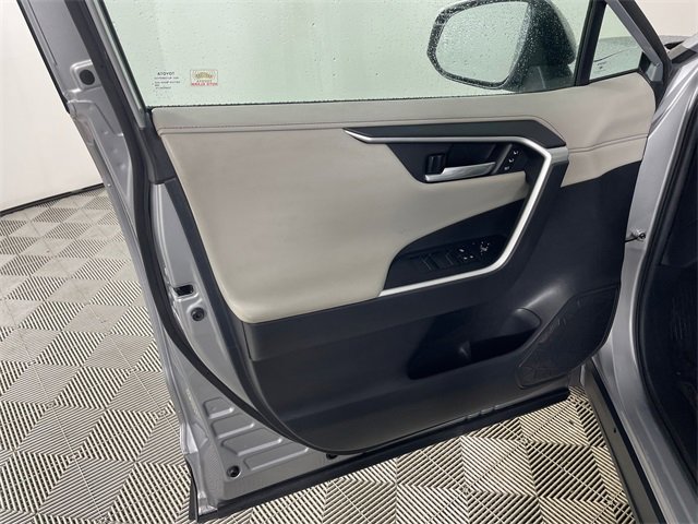 Used 2021 Toyota RAV4 Limited image 17