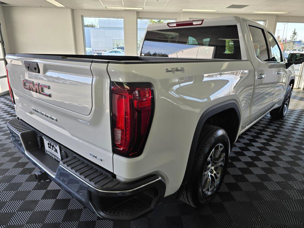 Used 2025 GMC Sierra 1500 SLT image 3