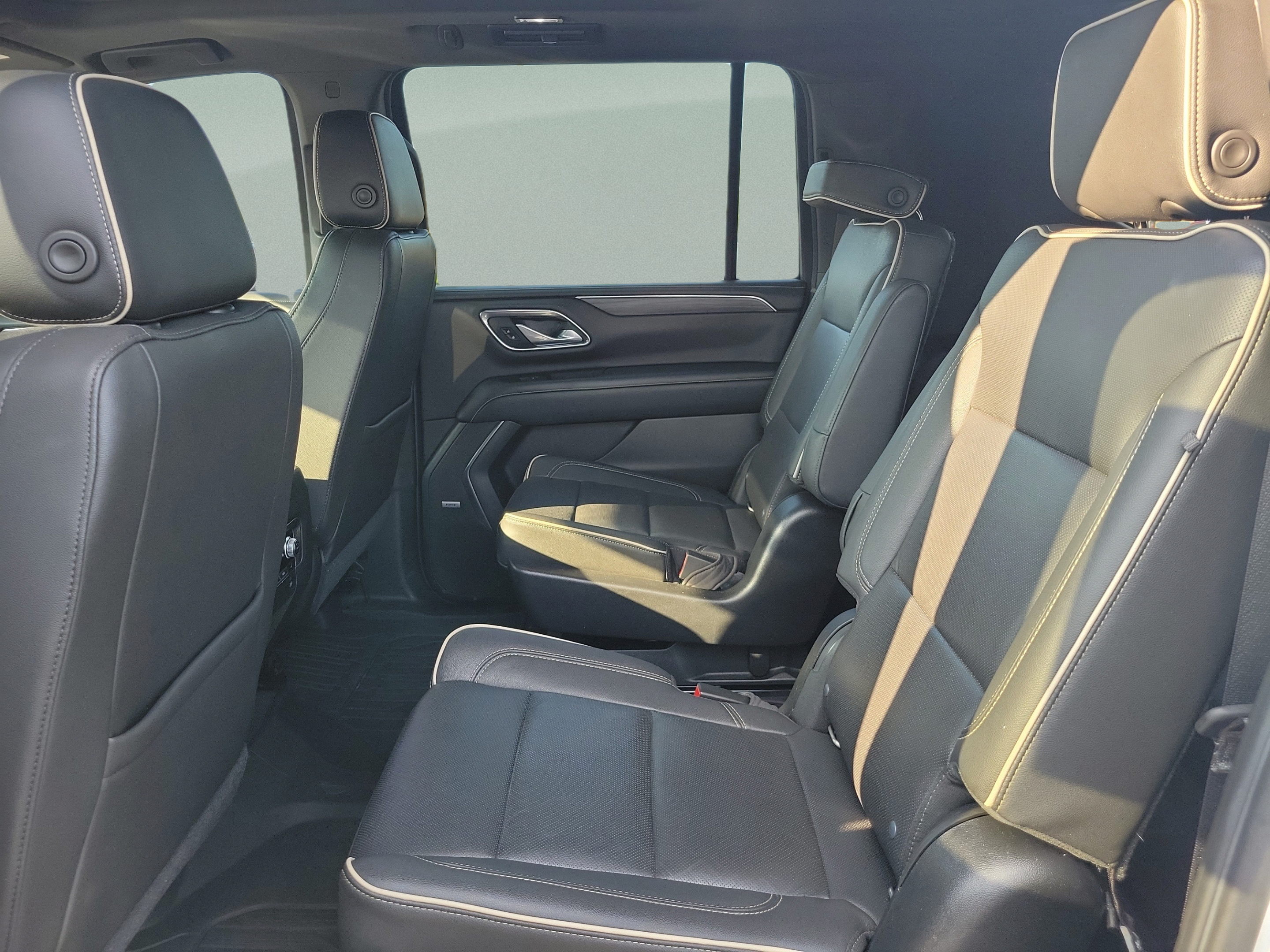 Used 2021 GMC Yukon XL SLT w/ SLT Premium Package AWD/4WD image 10