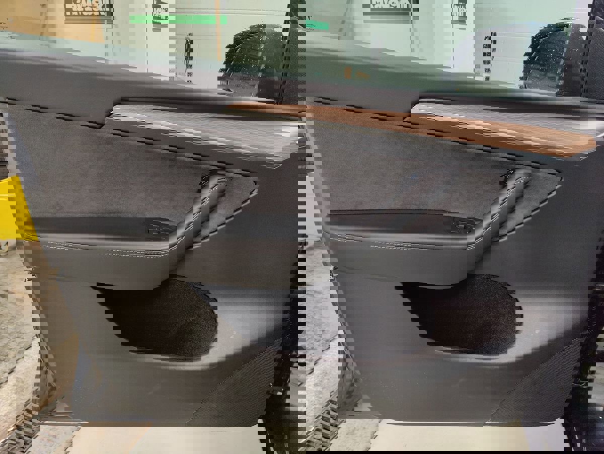 Used 2023 Tesla Model Y Long Range image 21