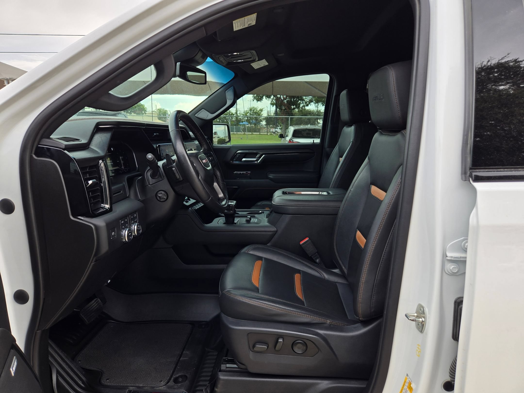 Certified 2022 GMC Sierra 1500 AT4 AWD/4WD image 9