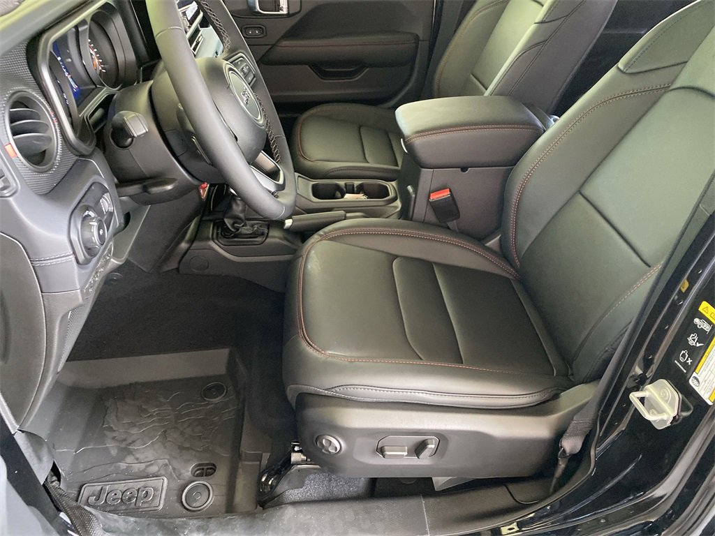 New 2025 Jeep Wrangler Unlimited Rubicon image 13
