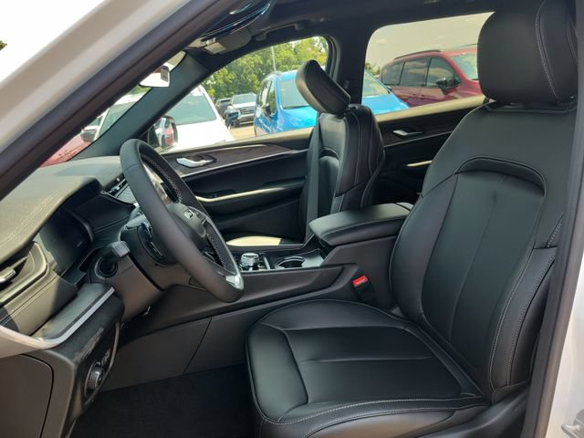 New 2026 Jeep Grand Cherokee L Limited w/ Limited Altitude Package AWD/4WD image 18