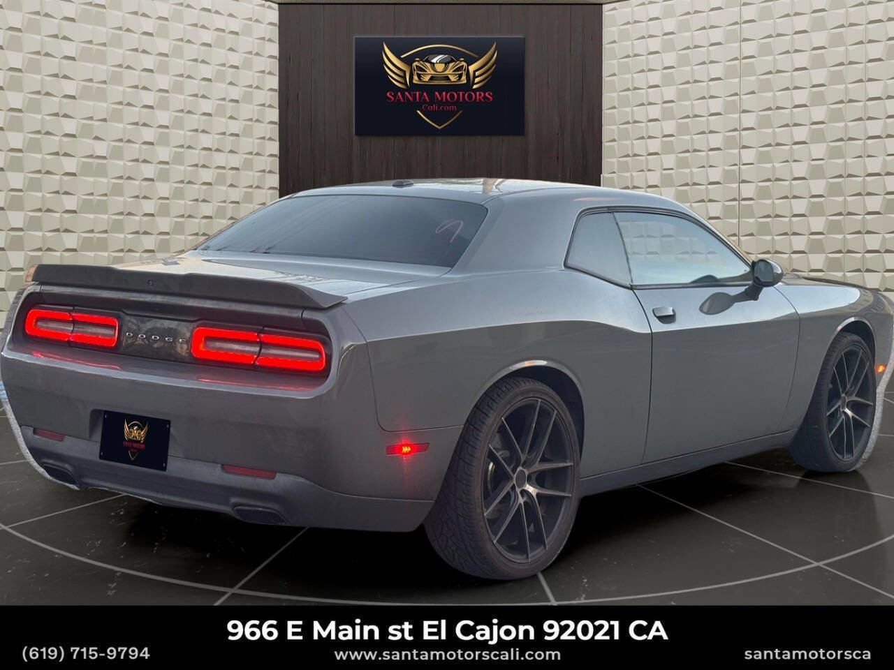 Used 2018 Dodge Challenger SXT w/ Sound Group RWD image 5
