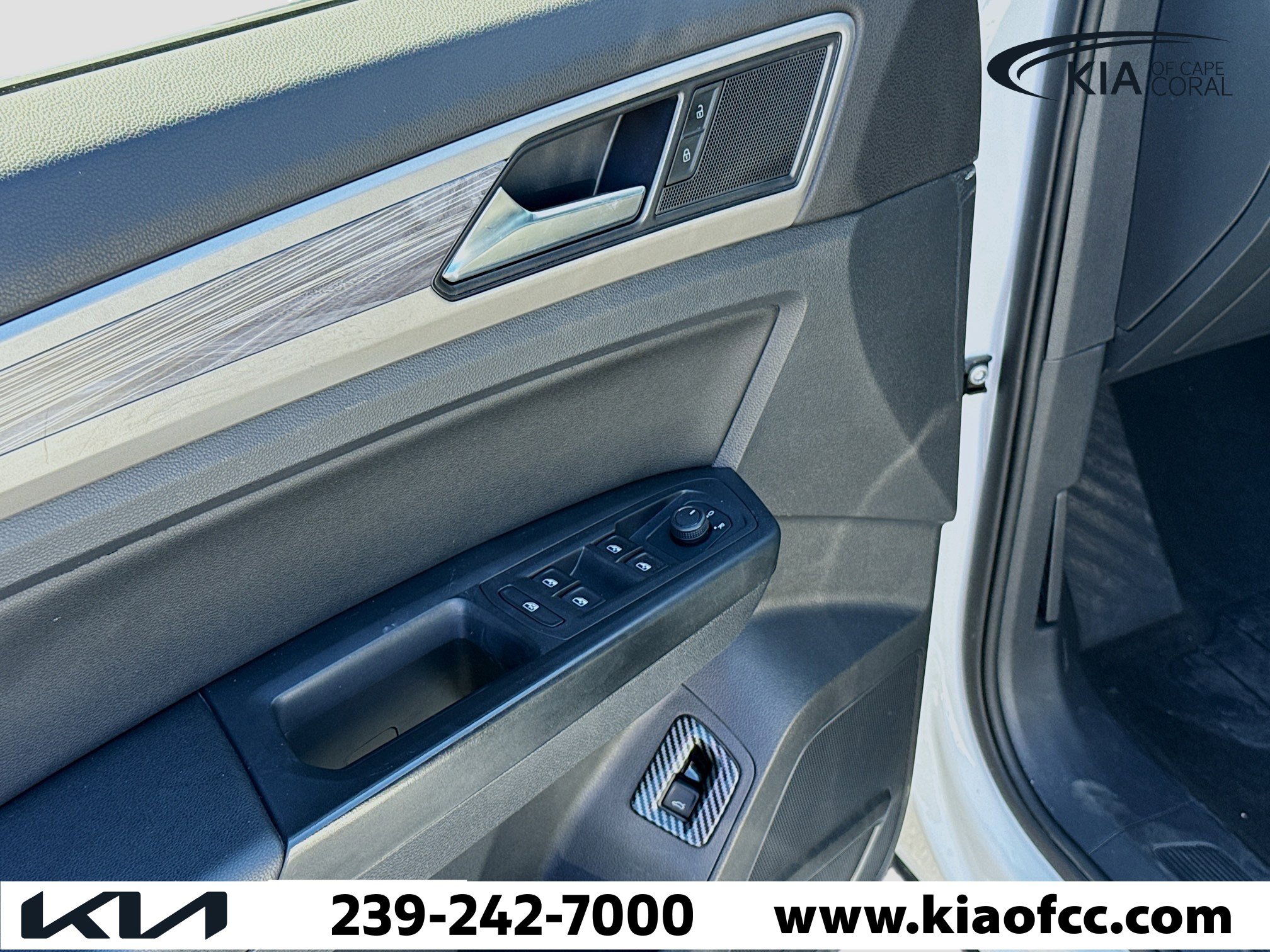 Used 2020 Volkswagen Atlas Cross Sport SE w/ Towing Package image 22