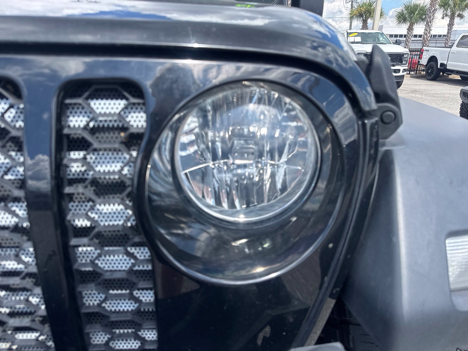 Used 2023 Jeep Gladiator Sport AWD/4WD image 12