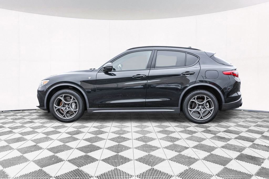 Used 2023 Alfa Romeo Stelvio Ti image 16