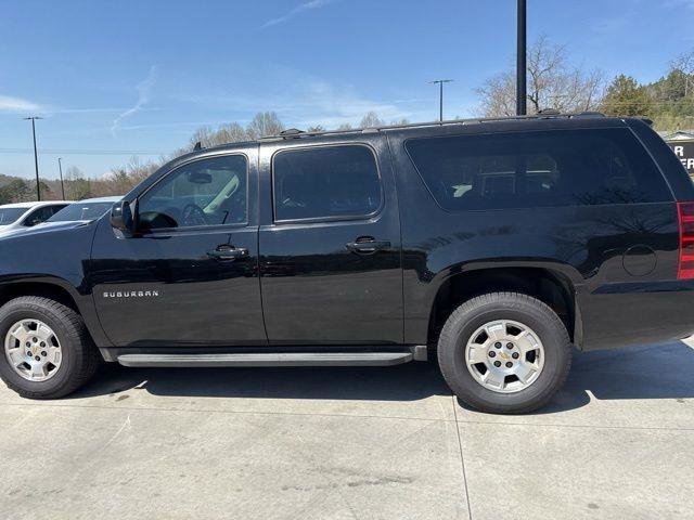 Used 2014 Chevrolet Suburban LS image 10