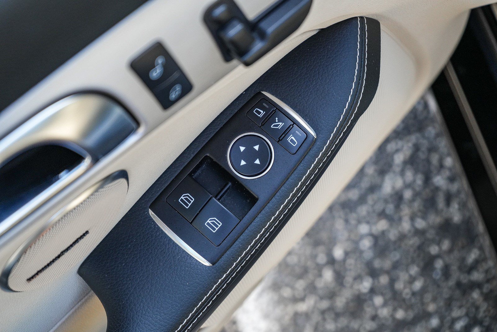 Used 2013 Mercedes-Benz SLK 250 image 18