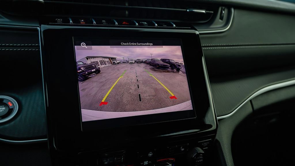 New 2025 Jeep Grand Cherokee Altitude image 24