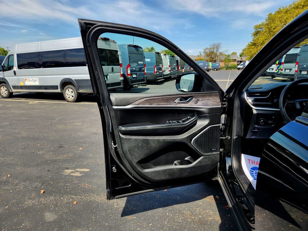 Used 2022 Jeep Grand Cherokee Limited 4xe image 12