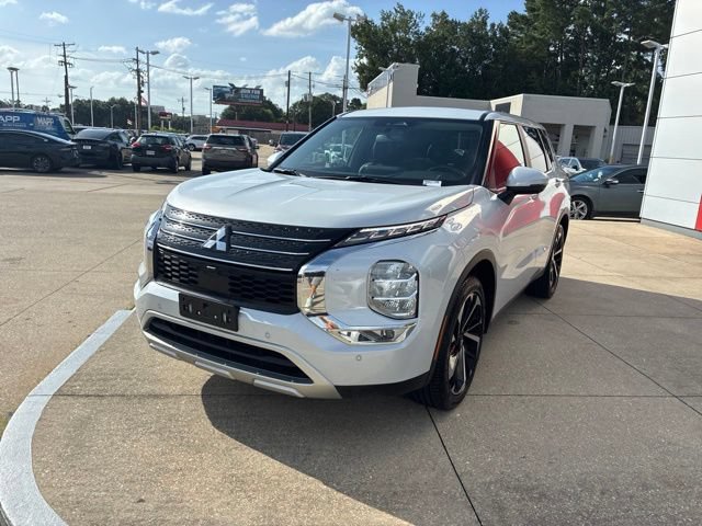 Used 2024 Mitsubishi Outlander SE FWD image 3