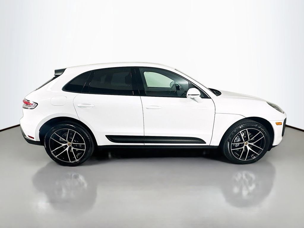 Certified 2025 Porsche Macan image 8