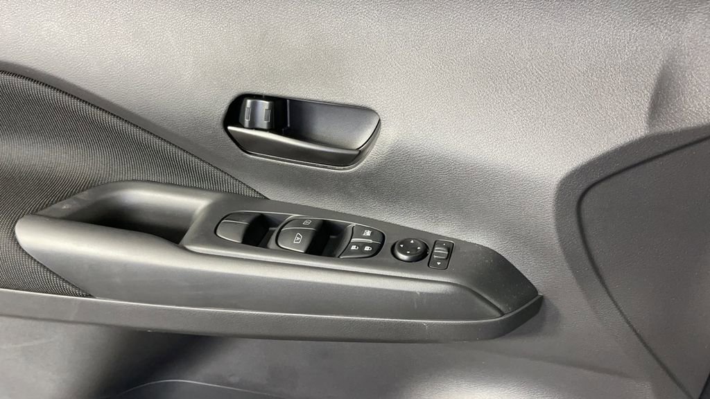 New 2025 Nissan Kicks Play S FWD image 29