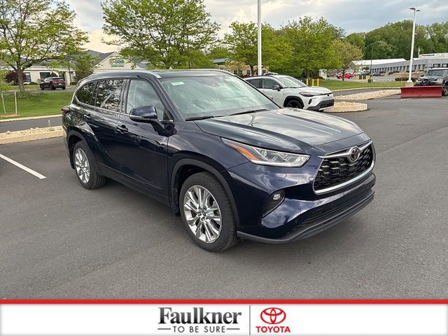 Certified 2025 Toyota Highlander Limited AWD/4WD image 2